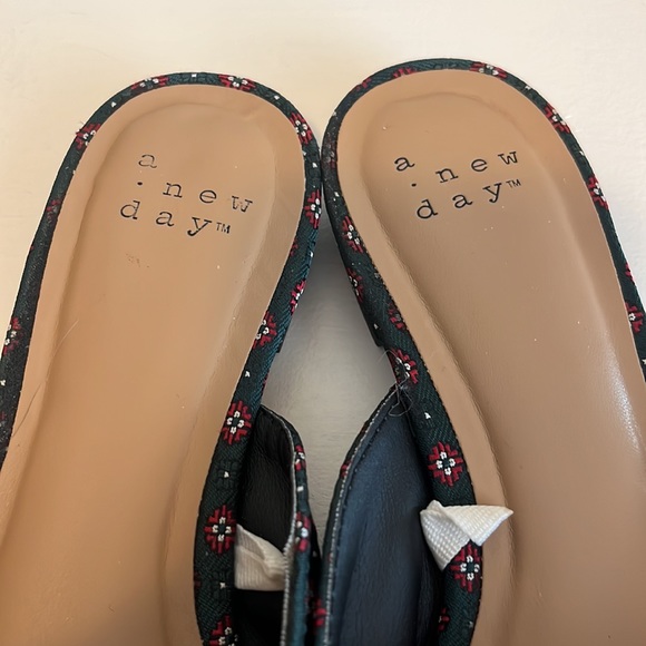 A New Day Rose Embroidered Mules Size 6 - Picture 5 of 8